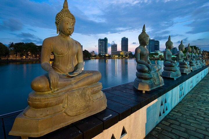 Gangaramaya Buddhist Temple. 